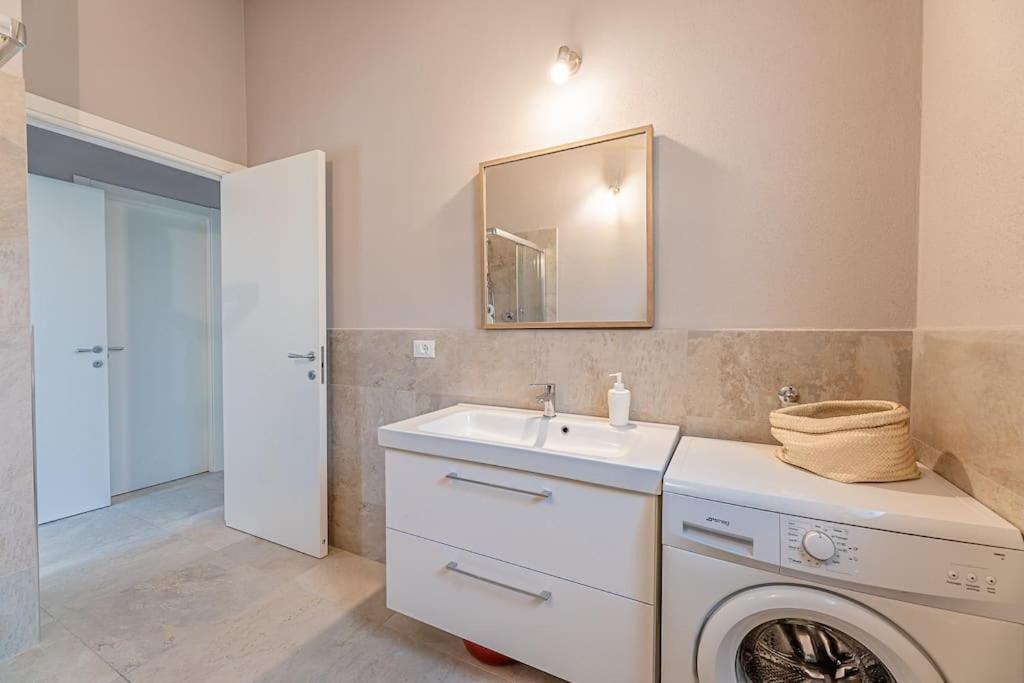 Charming One-Floor Villa With Garden, Car Parking Albisola Superiore Buitenkant foto