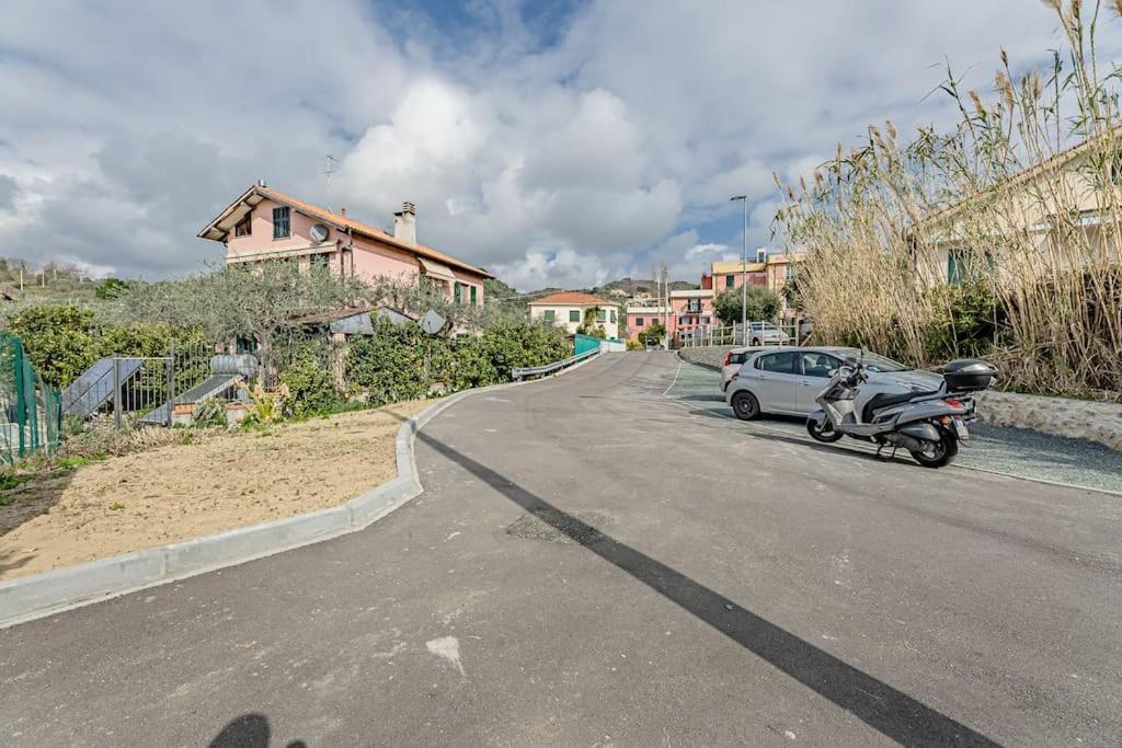 Charming One-Floor Villa With Garden, Car Parking Albisola Superiore Buitenkant foto